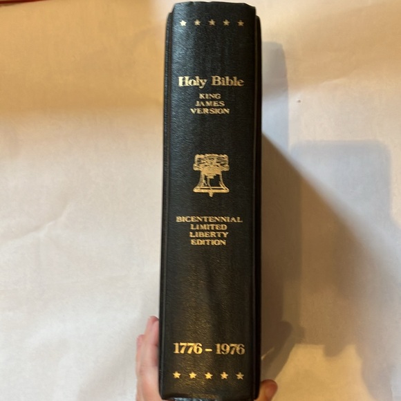 America One Nation under GOD Holy Bible 1776/1976 w/color pictures - Picture 2 of 15